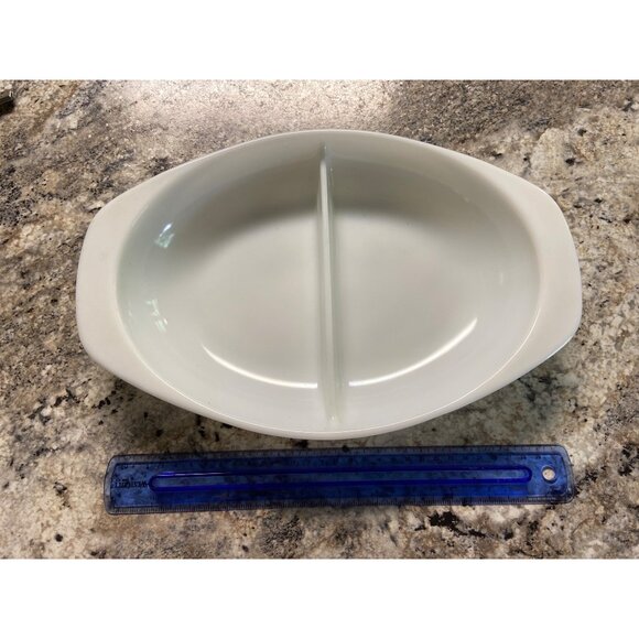 Vintage Pyrex White Milk Glass Divided Dish – 1.5 Qt Oval Mid-Century Casserole - Picture 3 of 7